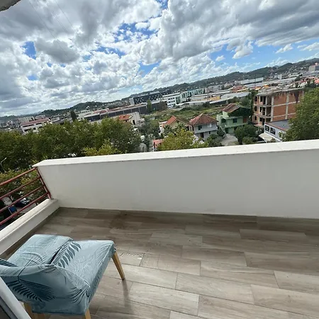 Swanky Apartment *